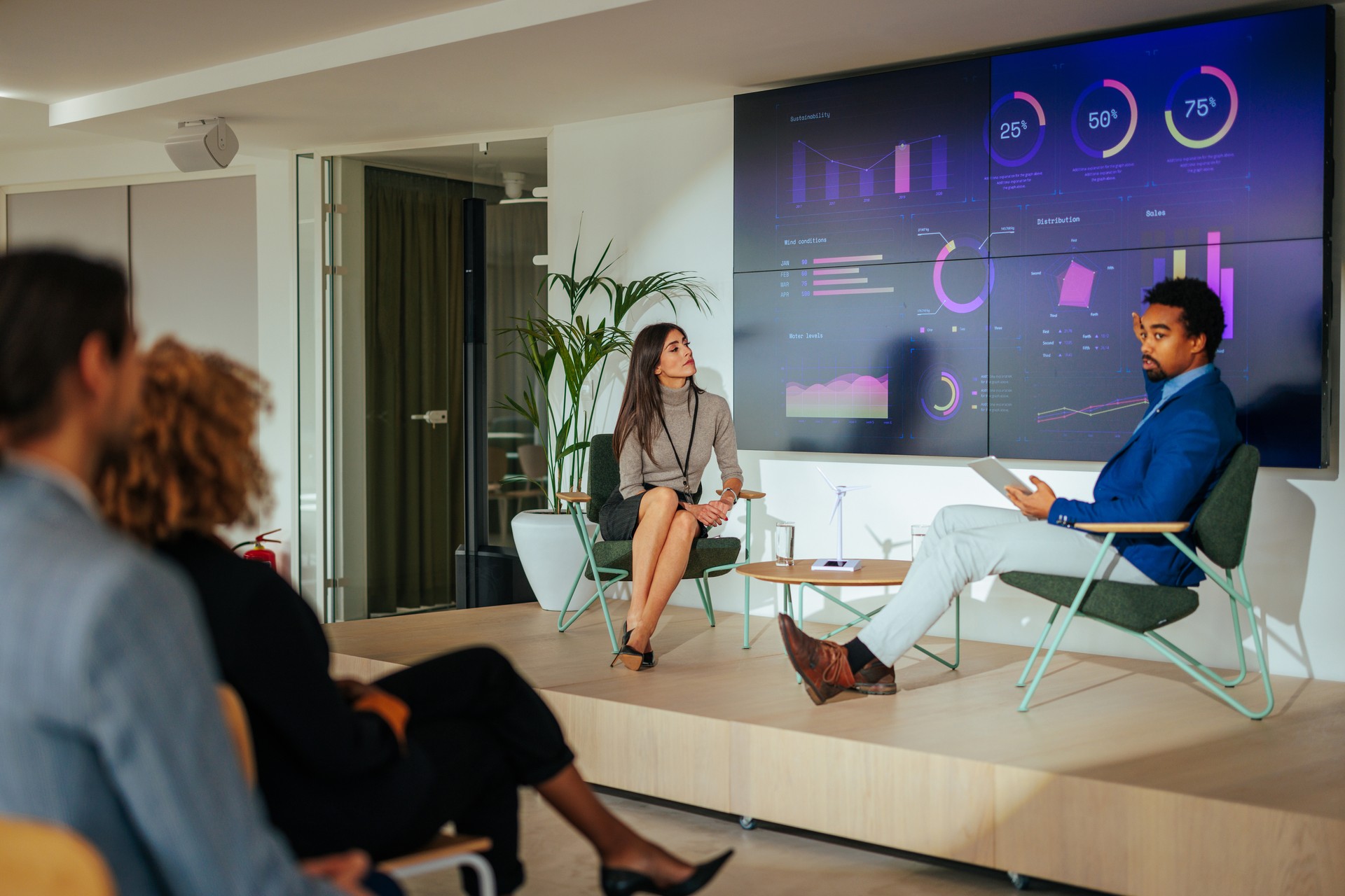 Specialist presenting lecture to businesspeople in conference hall.